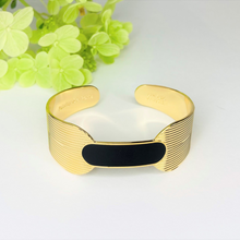 Load image into Gallery viewer, BEAUMARCHAIS - Grande Manchette  (Large Cuff)
